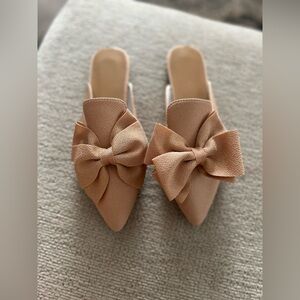 Stylish Bow Pointed-Toe Mules